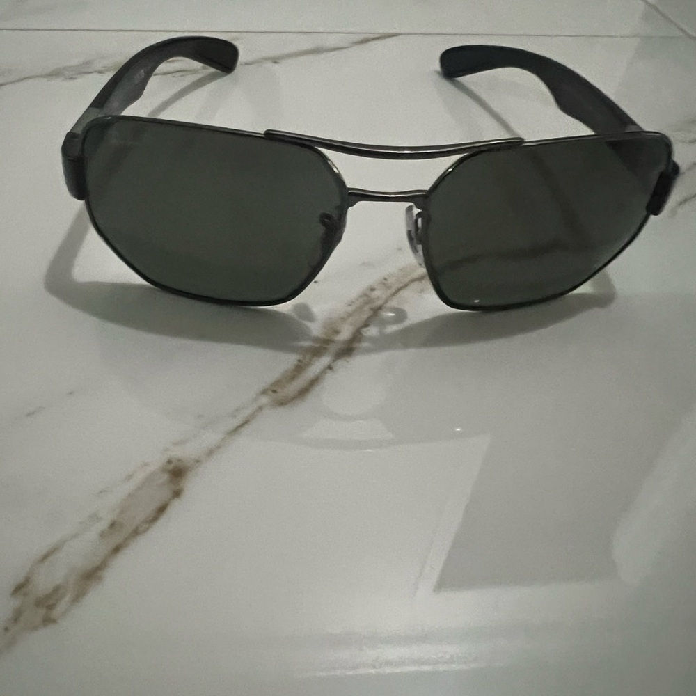 Stylish Black Aviator Sunglasses